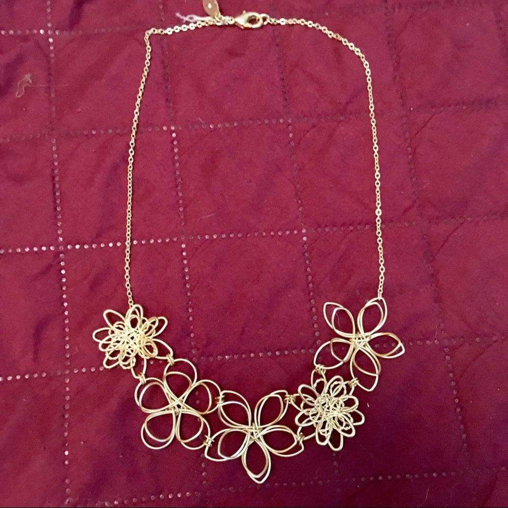 SOLD🎖🆕 LOFT Gold Floral Statement Necklace - Picture 5 of 8
